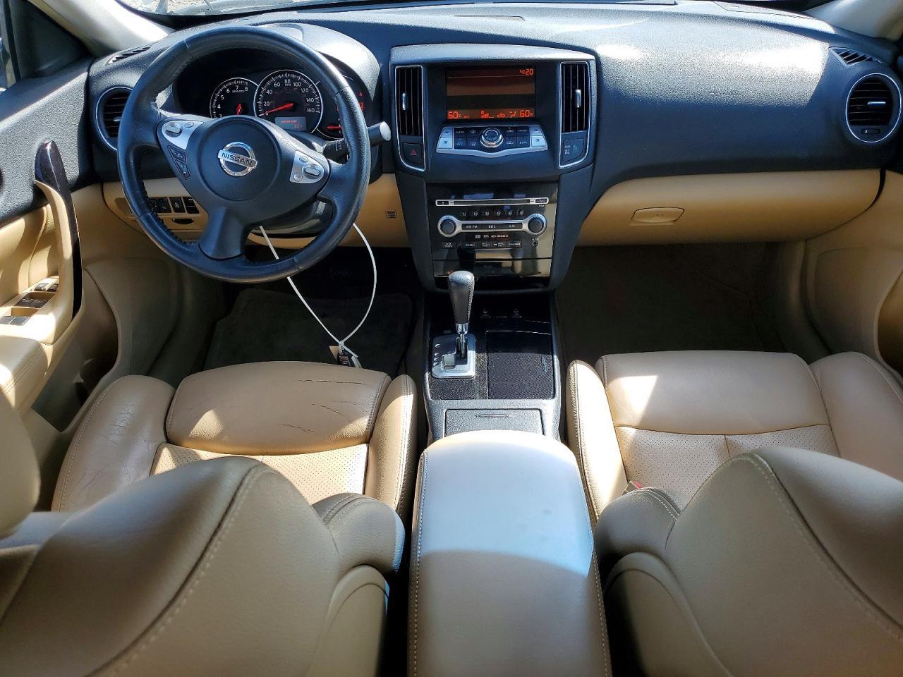 2010 NISSAN Maxima