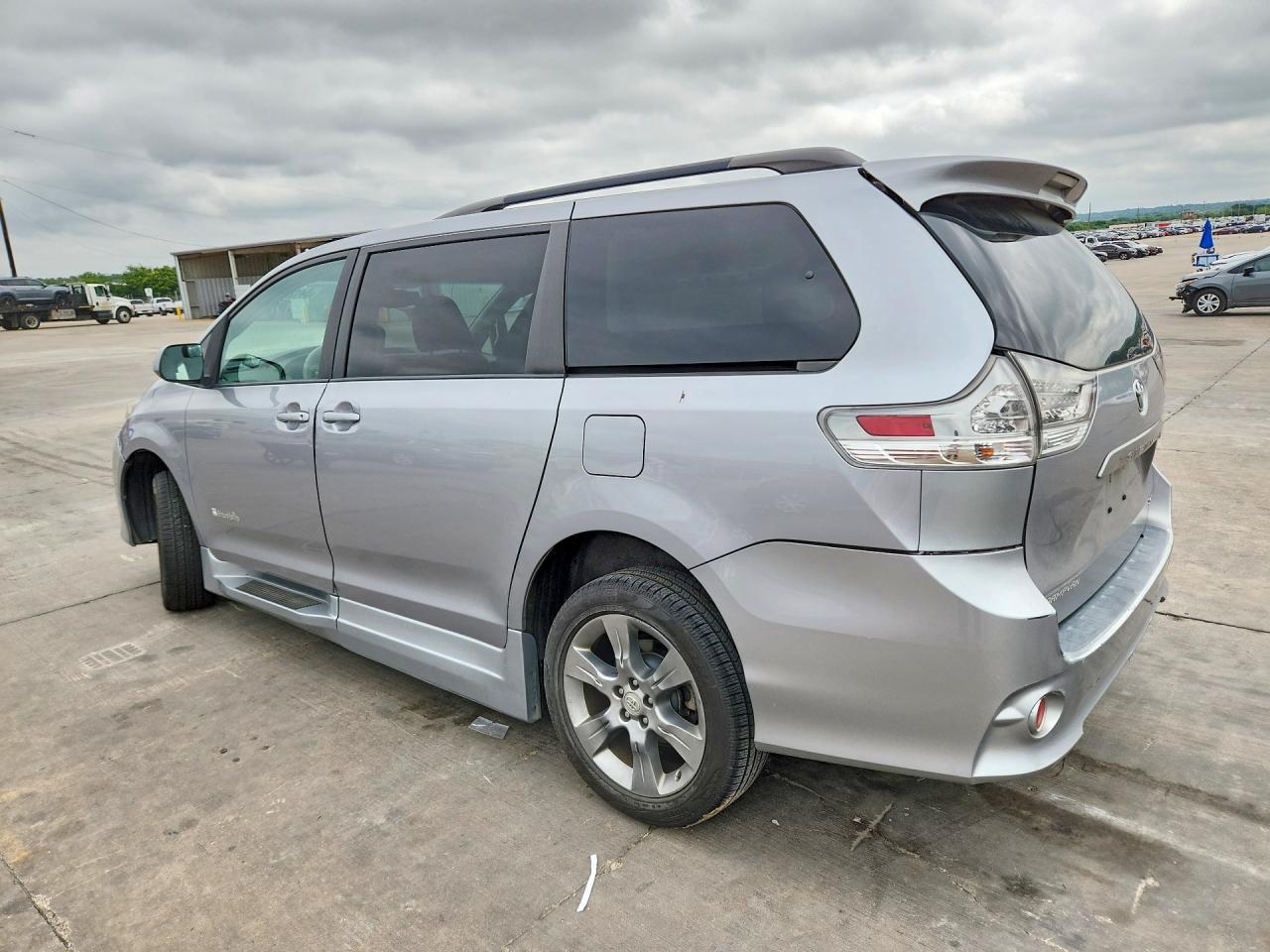 2012 TOYOTA SIENNA