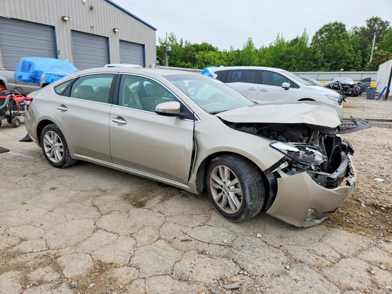 2013 TOYOTA Avalon