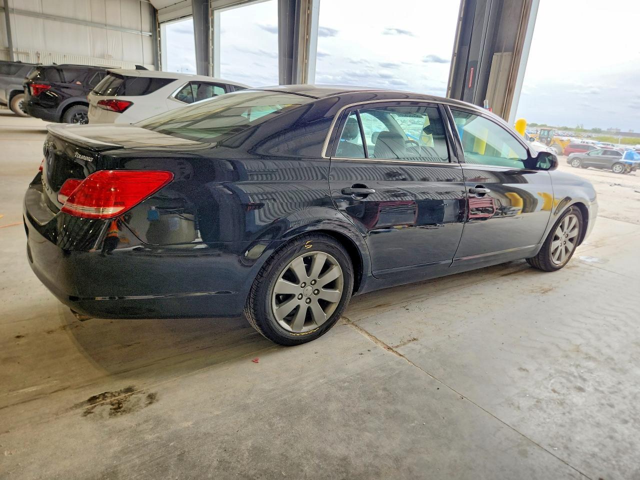 2005 TOYOTA Avalon