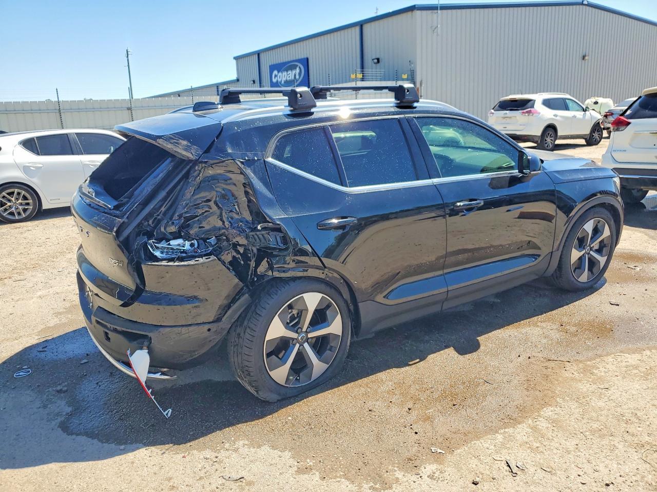 2025 VOLVO XC40