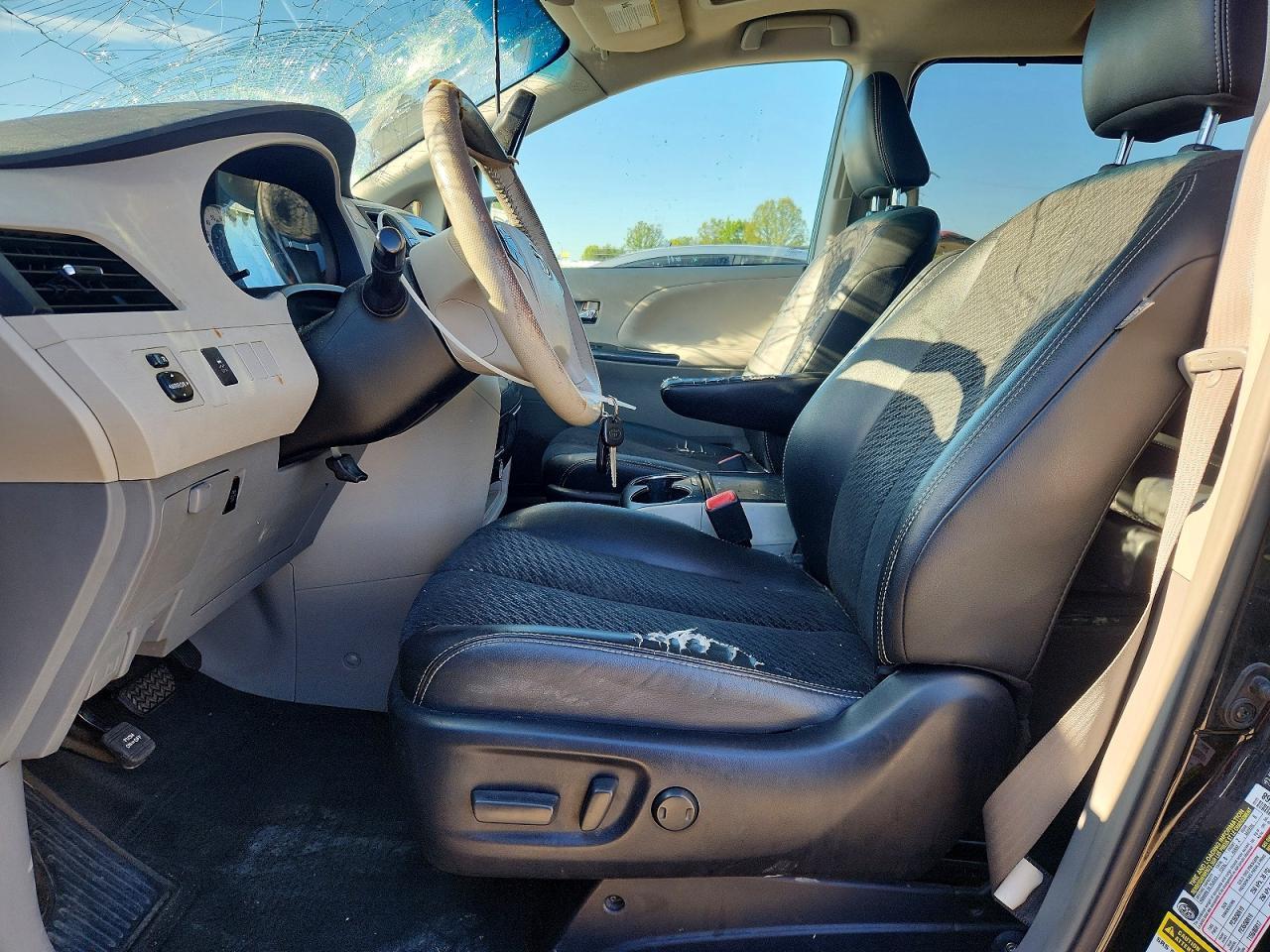 2013 TOYOTA SIENNA
