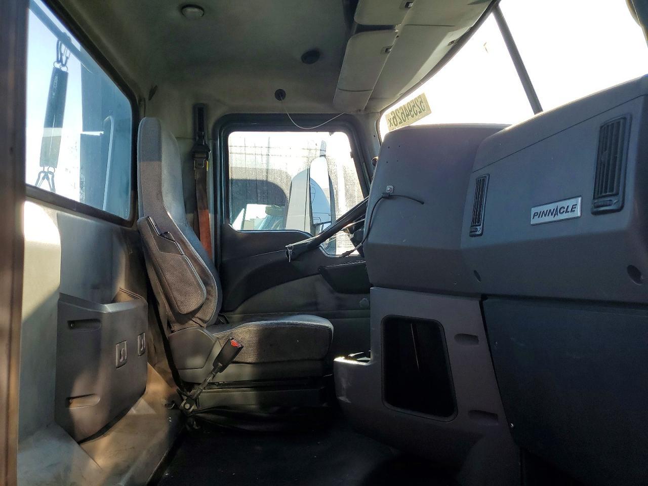 2016 MACK Cxu612
