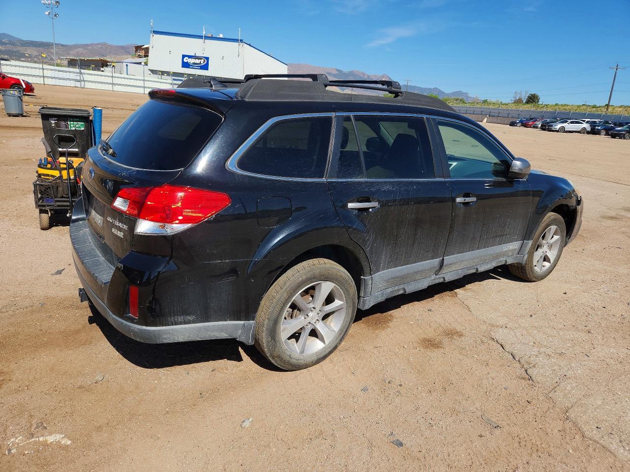 2013 SUBARU Outback