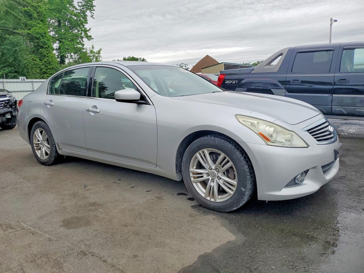 2011 INFINITI G37