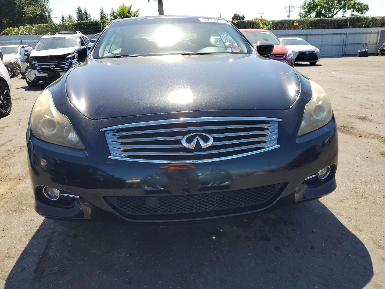 2011 INFINITI G37