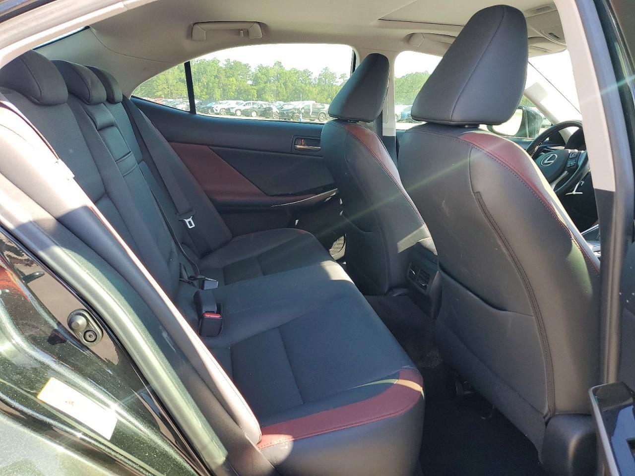 2018 LEXUS IS 300