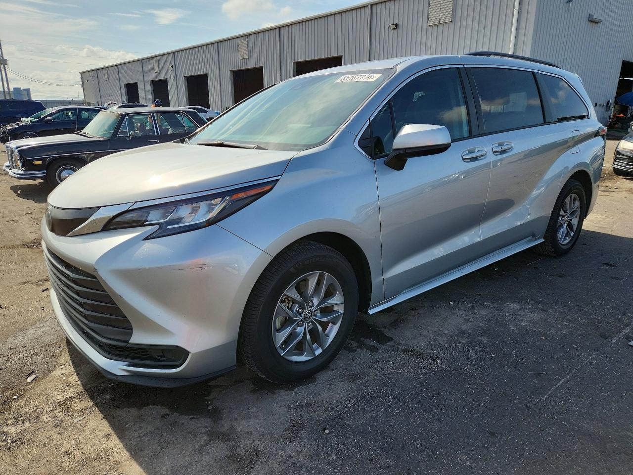 2022 TOYOTA SIENNA