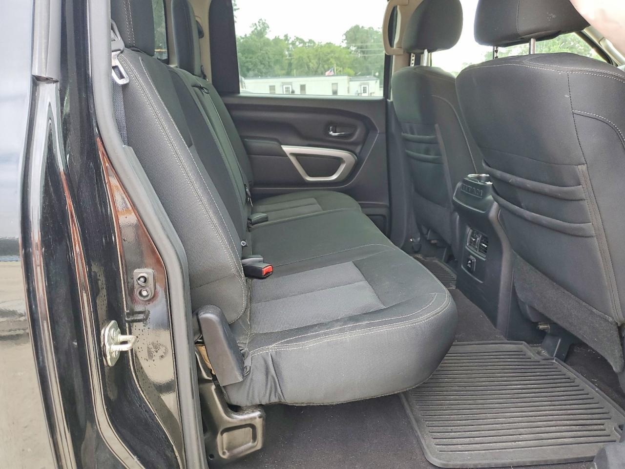 2017 NISSAN Titan