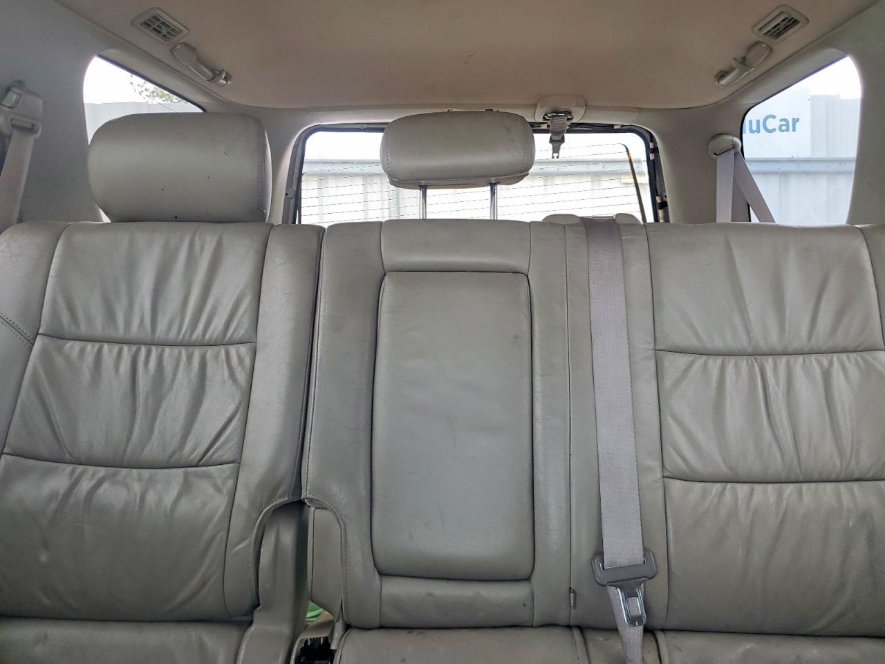 2004 TOYOTA Sequoia