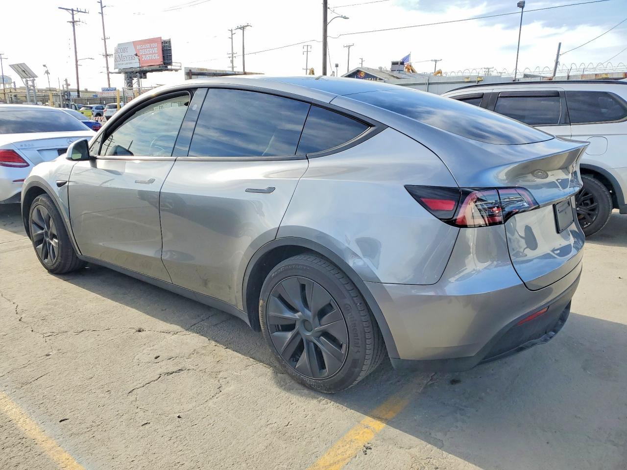 2025 TESLA MODEL Y