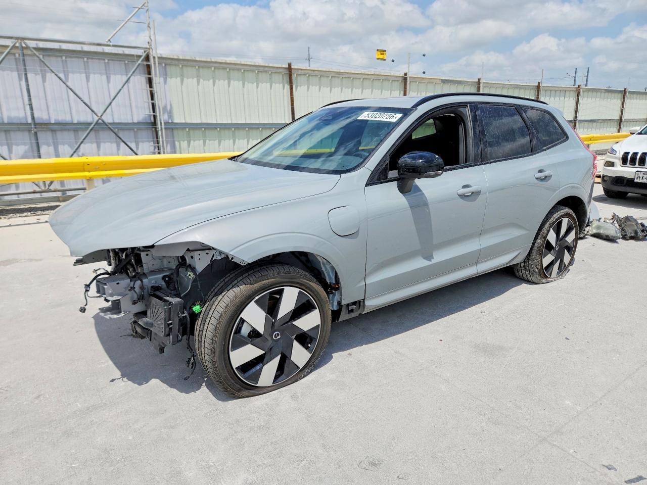 2025 VOLVO XC60