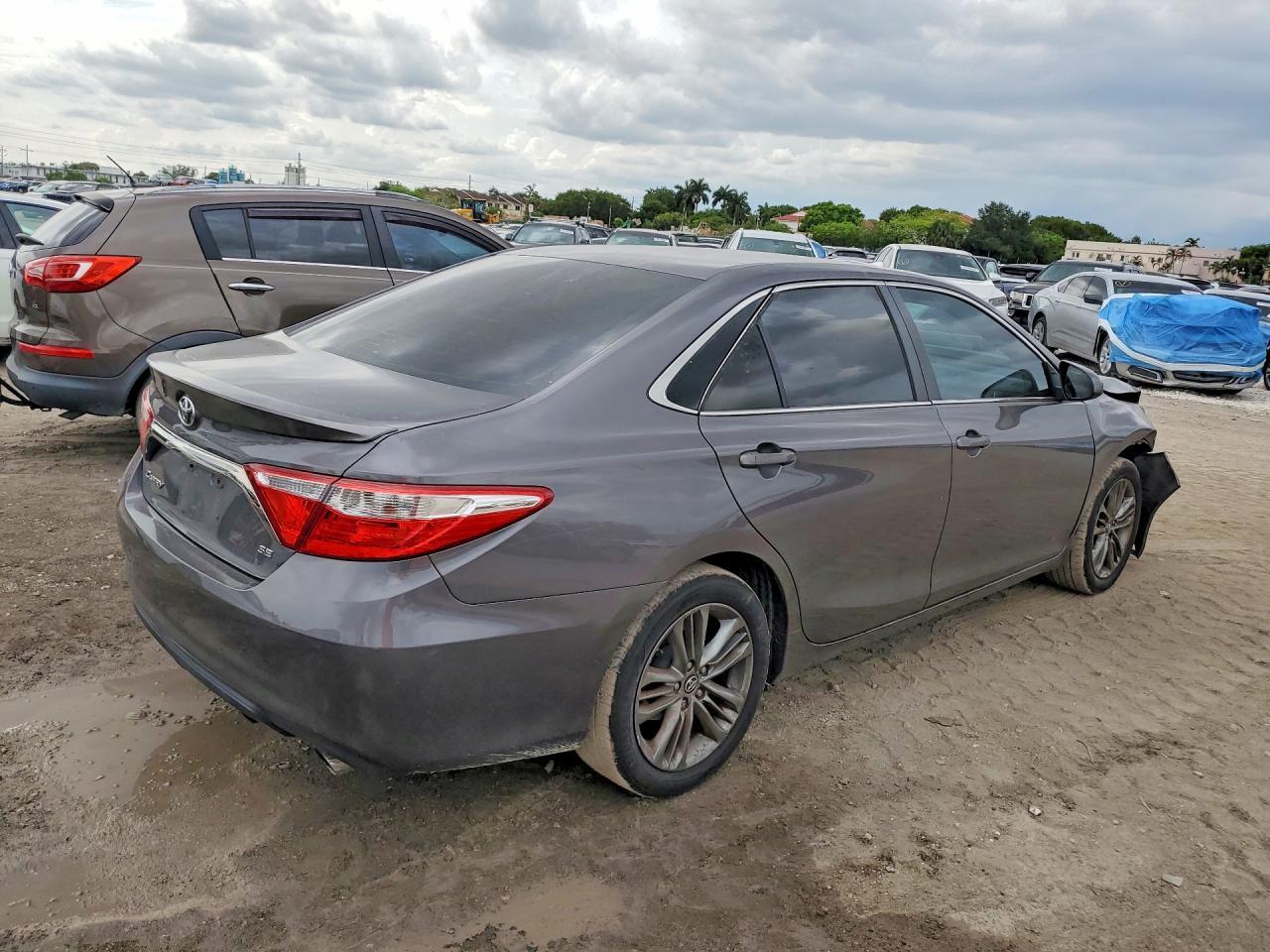 2016 TOYOTA CAMRY