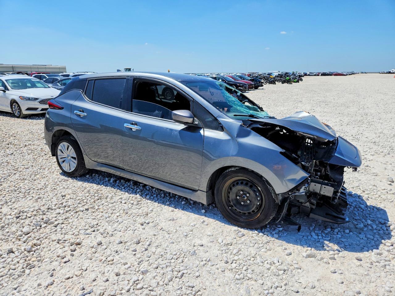 2023 NISSAN LEAF