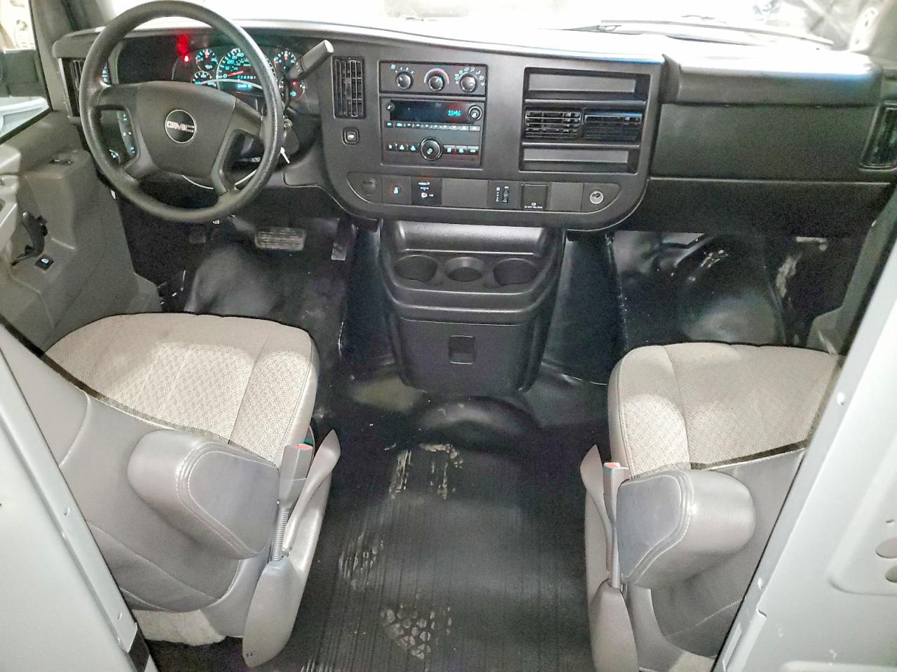 2016 GMC Savana