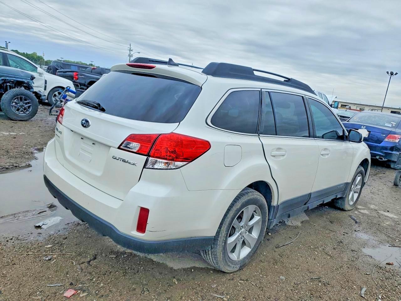 2014 SUBARU Outback