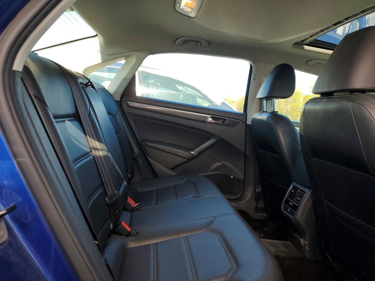 2017 VOLKSWAGEN Passat