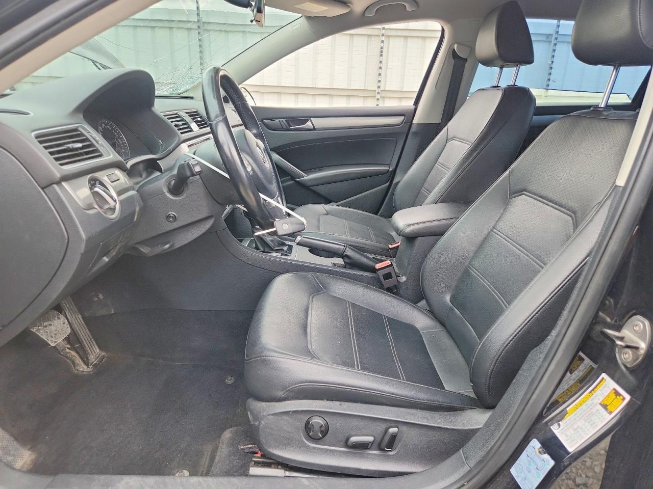 2014 VOLKSWAGEN Passat