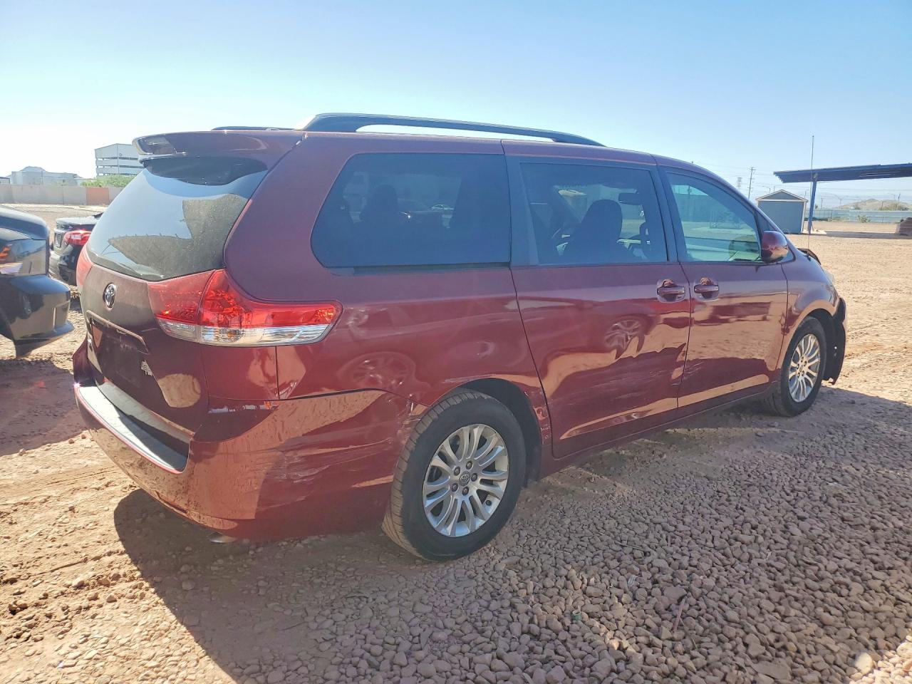 2013 TOYOTA SIENNA