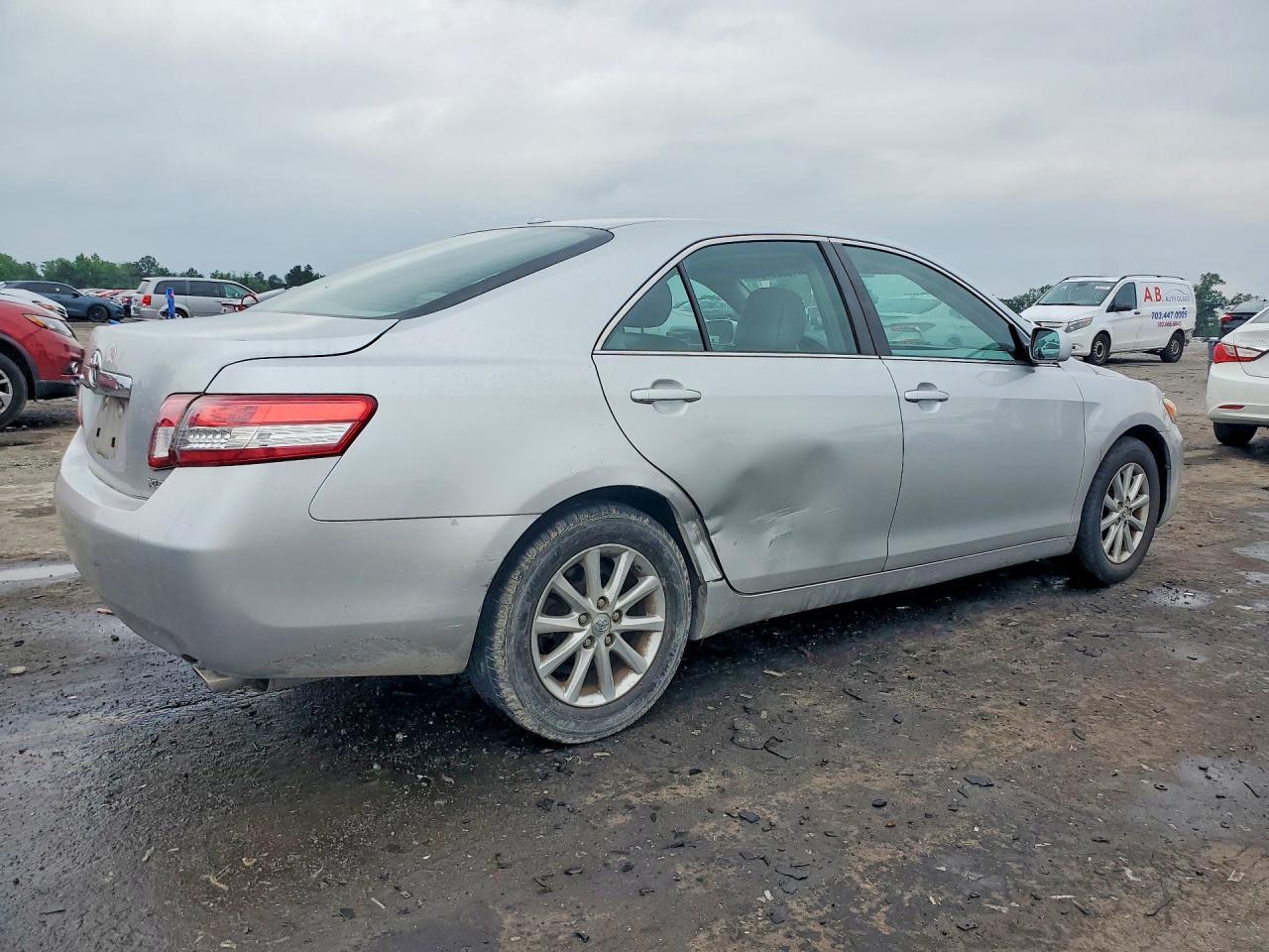 2011 TOYOTA CAMRY