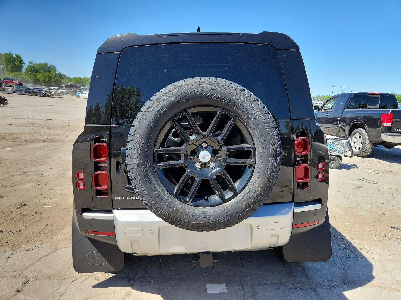 2025 LAND ROVER Defender