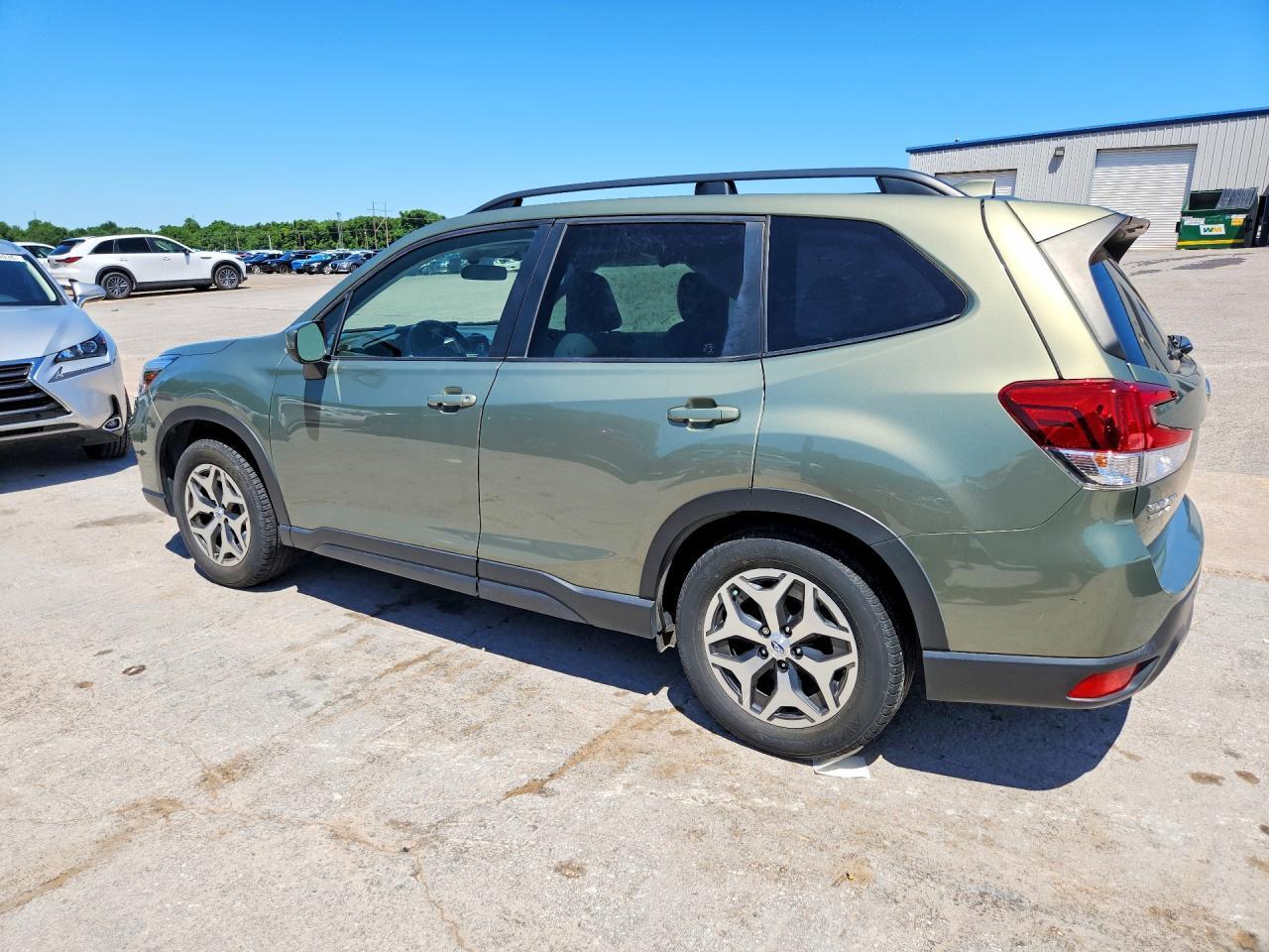 2021 SUBARU FORESTER