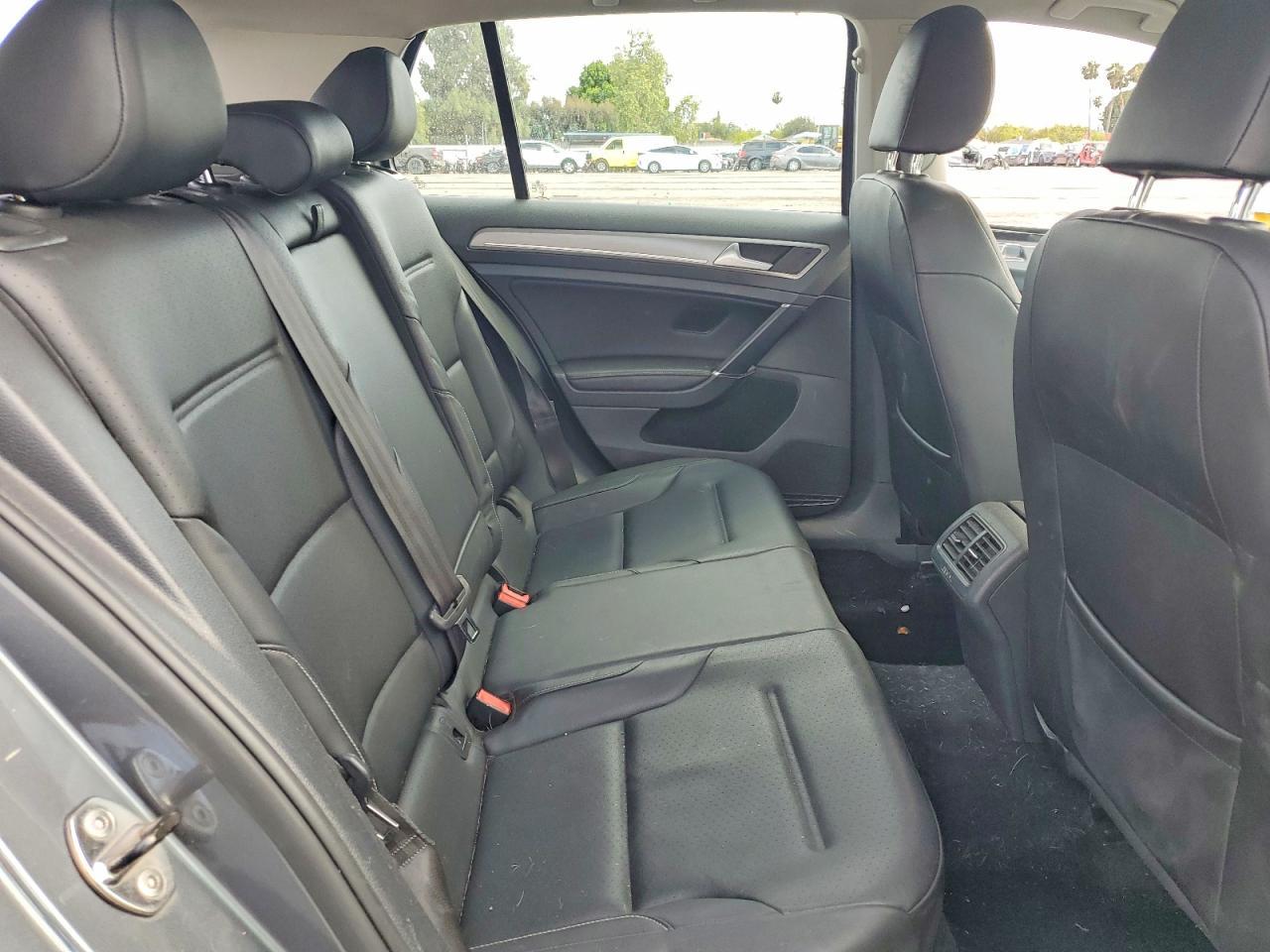 2016 VOLKSWAGEN GOLF