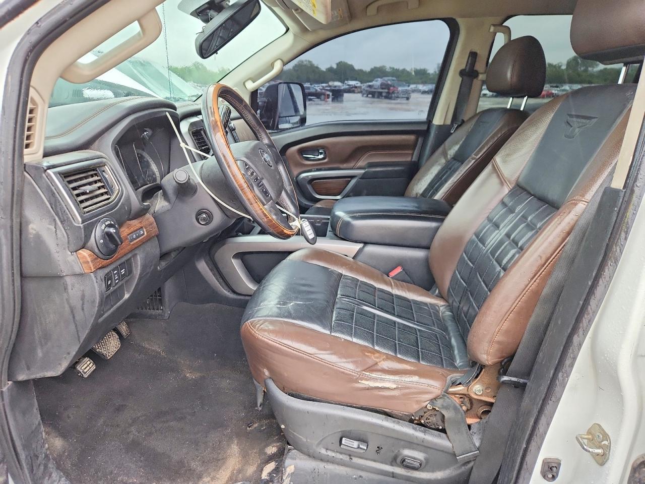 2016 NISSAN Titan