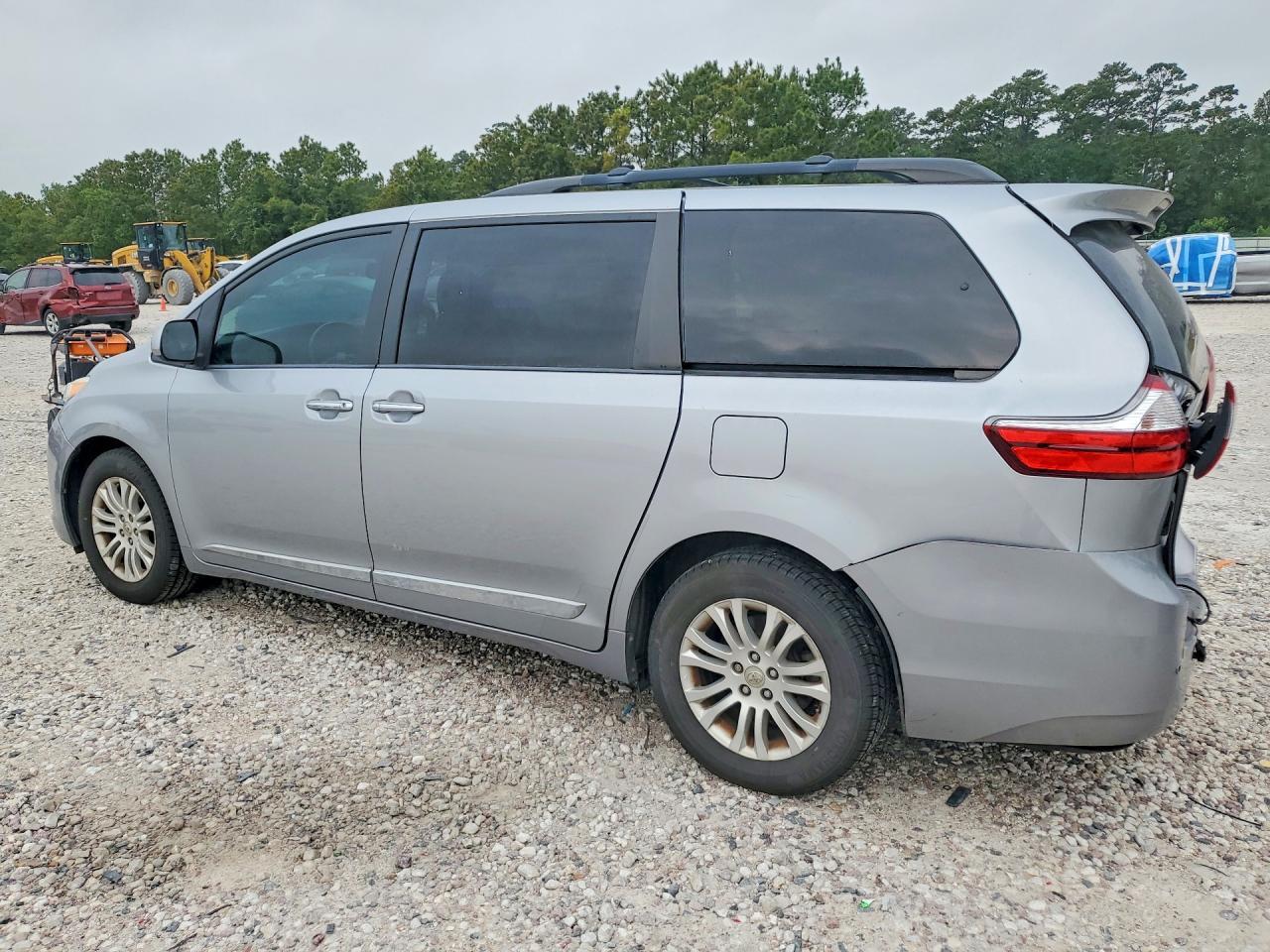 2017 TOYOTA SIENNA