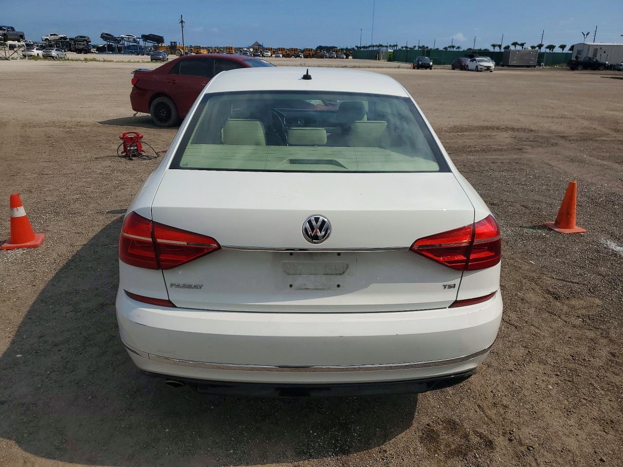2016 VOLKSWAGEN Passat