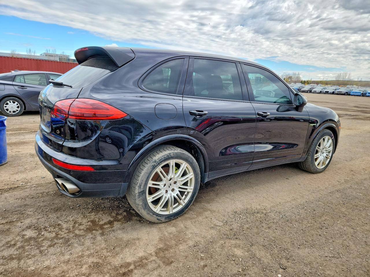 2016 PORSCHE CAYENNE