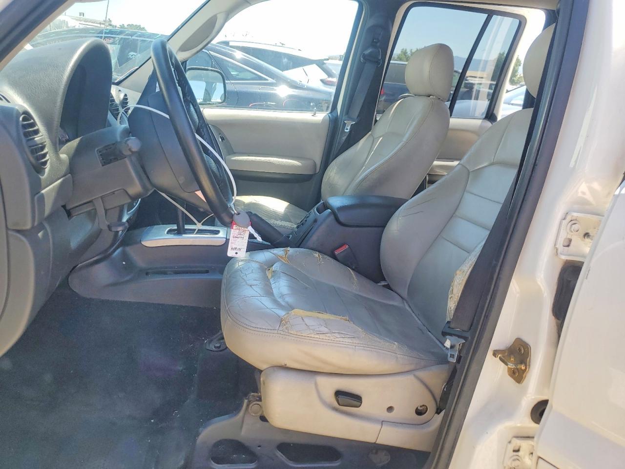 2004 JEEP Liberty