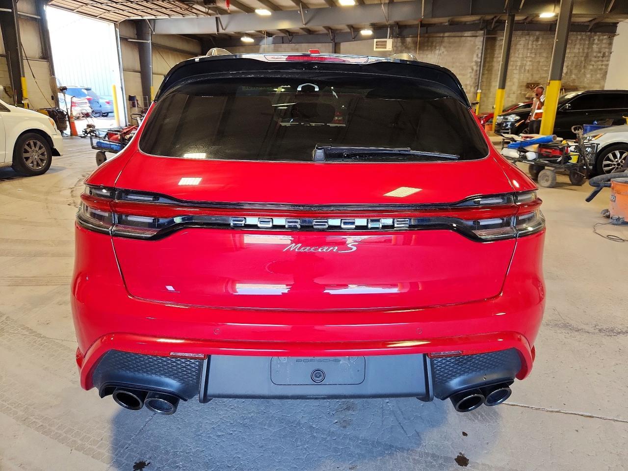 2025 PORSCHE Macan