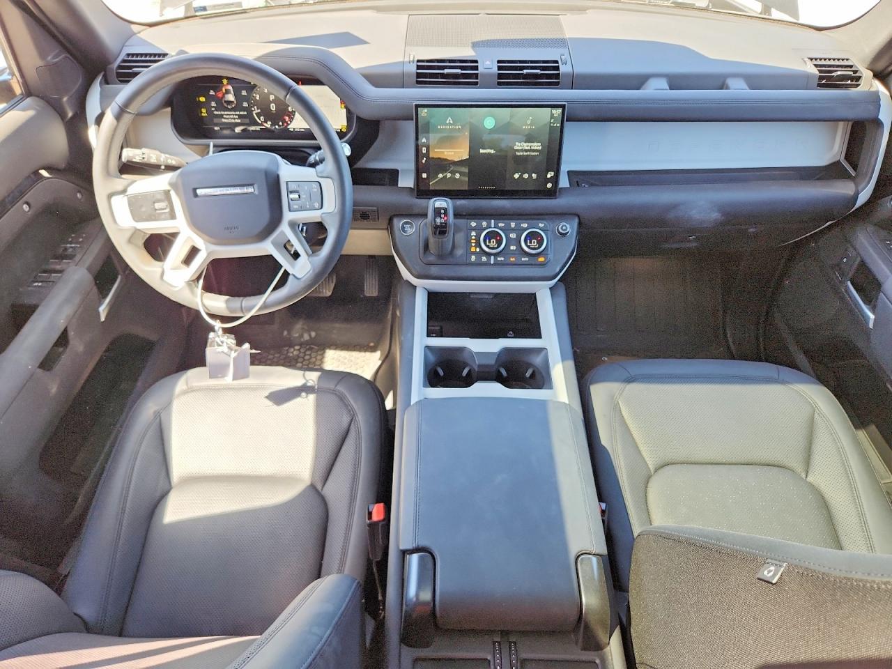 2025 LAND ROVER Defender