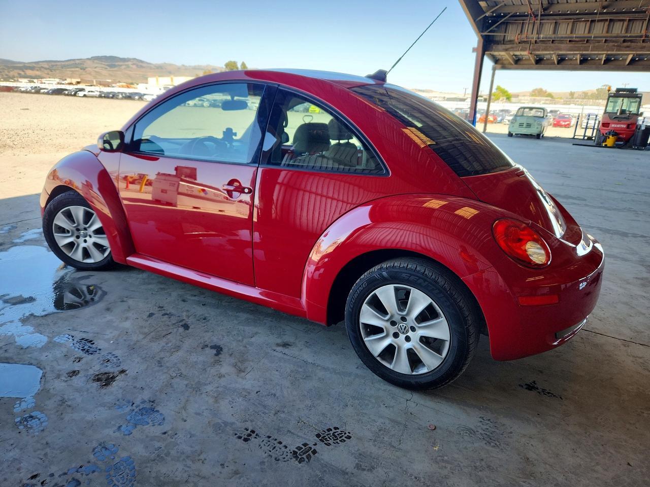 2010 VOLKSWAGEN Beetle