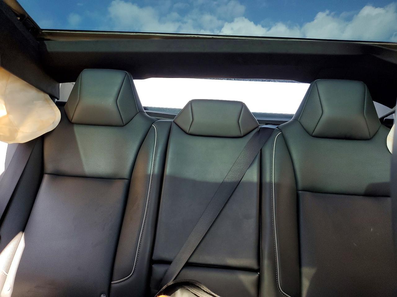 2024 TESLA Cybertruck