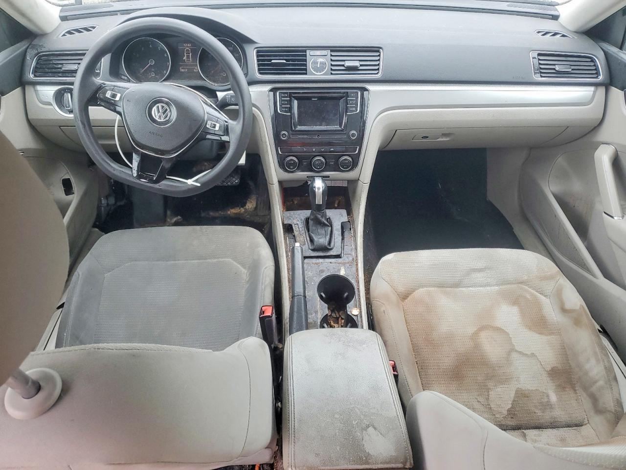 2016 VOLKSWAGEN Passat