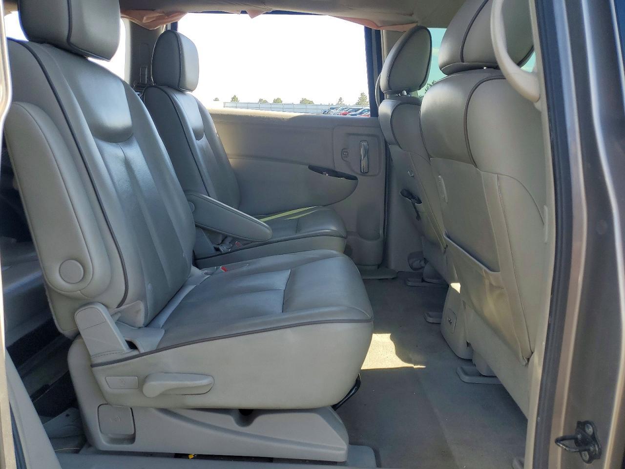2011 NISSAN Quest