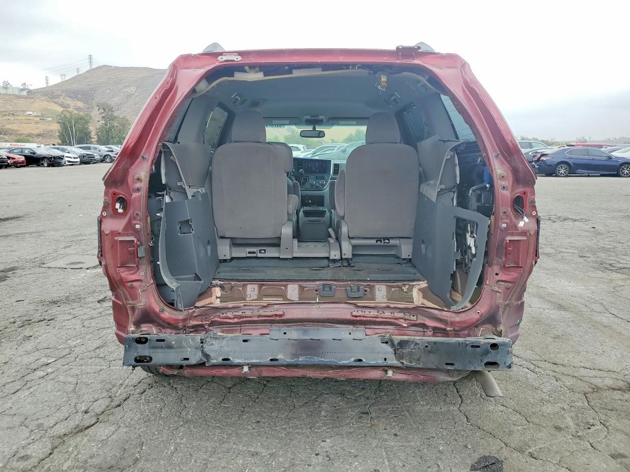2017 TOYOTA SIENNA