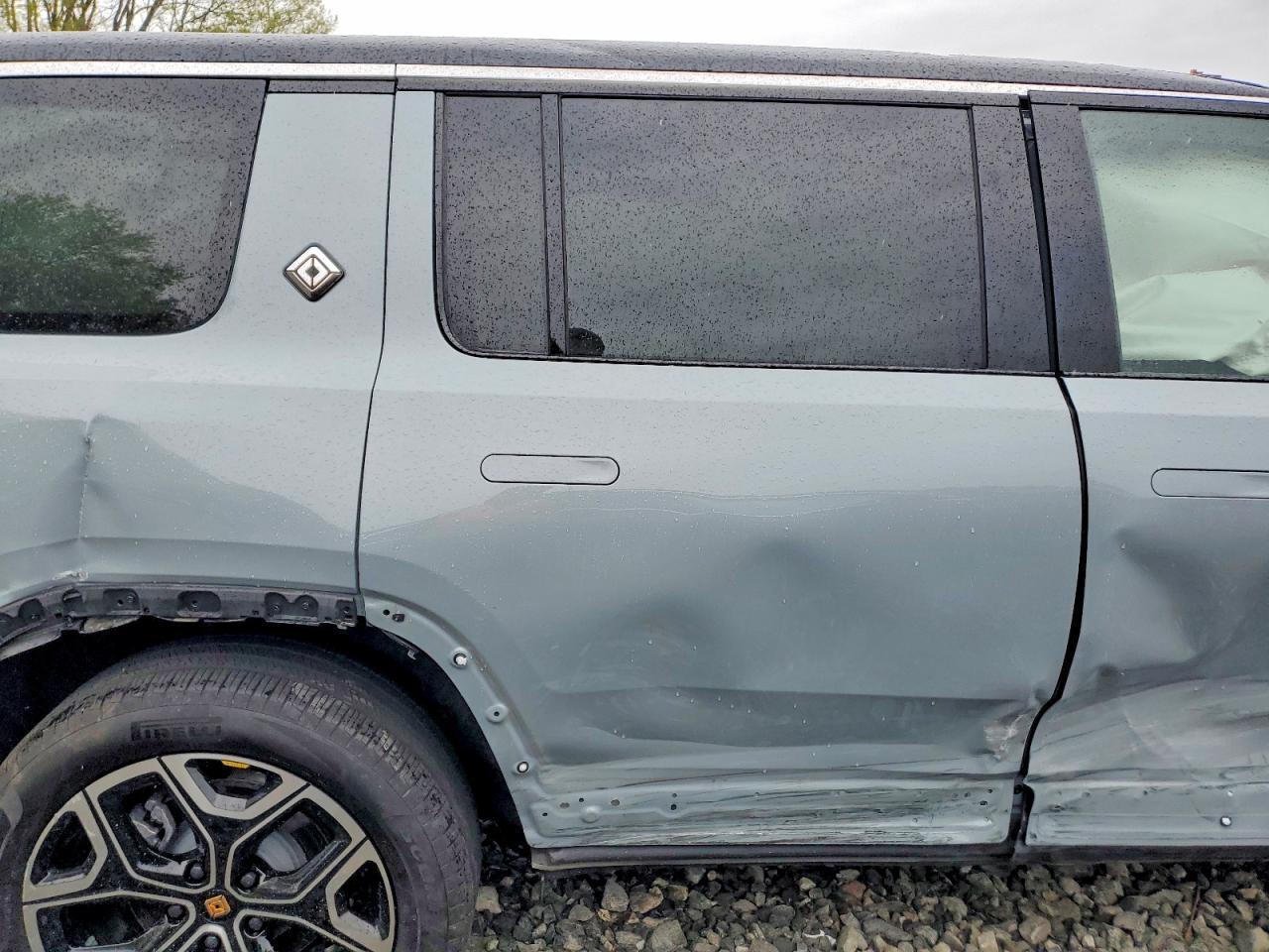 2025 RIVIAN R1s