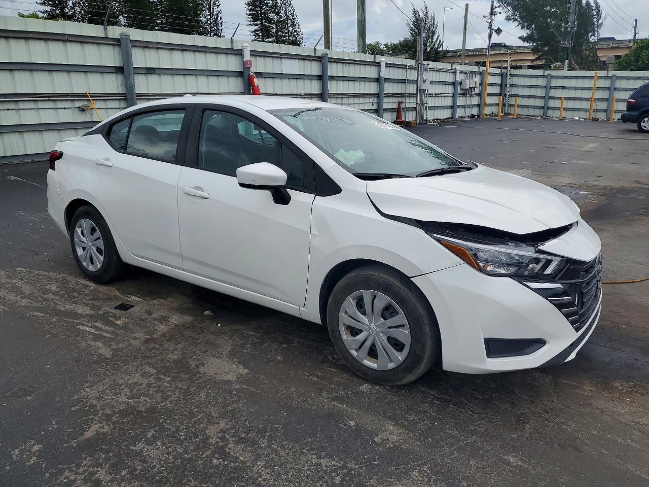 2025 NISSAN VERSA