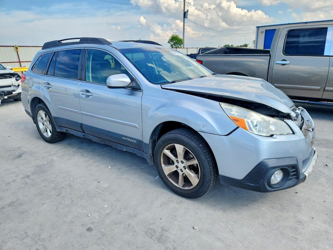 2013 SUBARU Outback