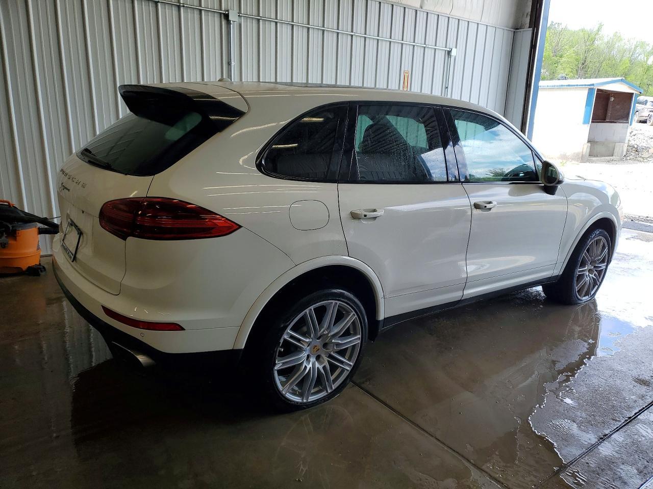 2018 PORSCHE CAYENNE
