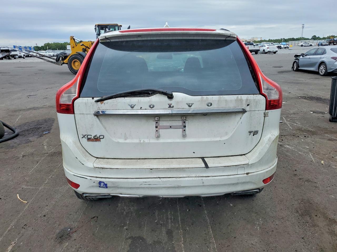 2015 VOLVO XC60