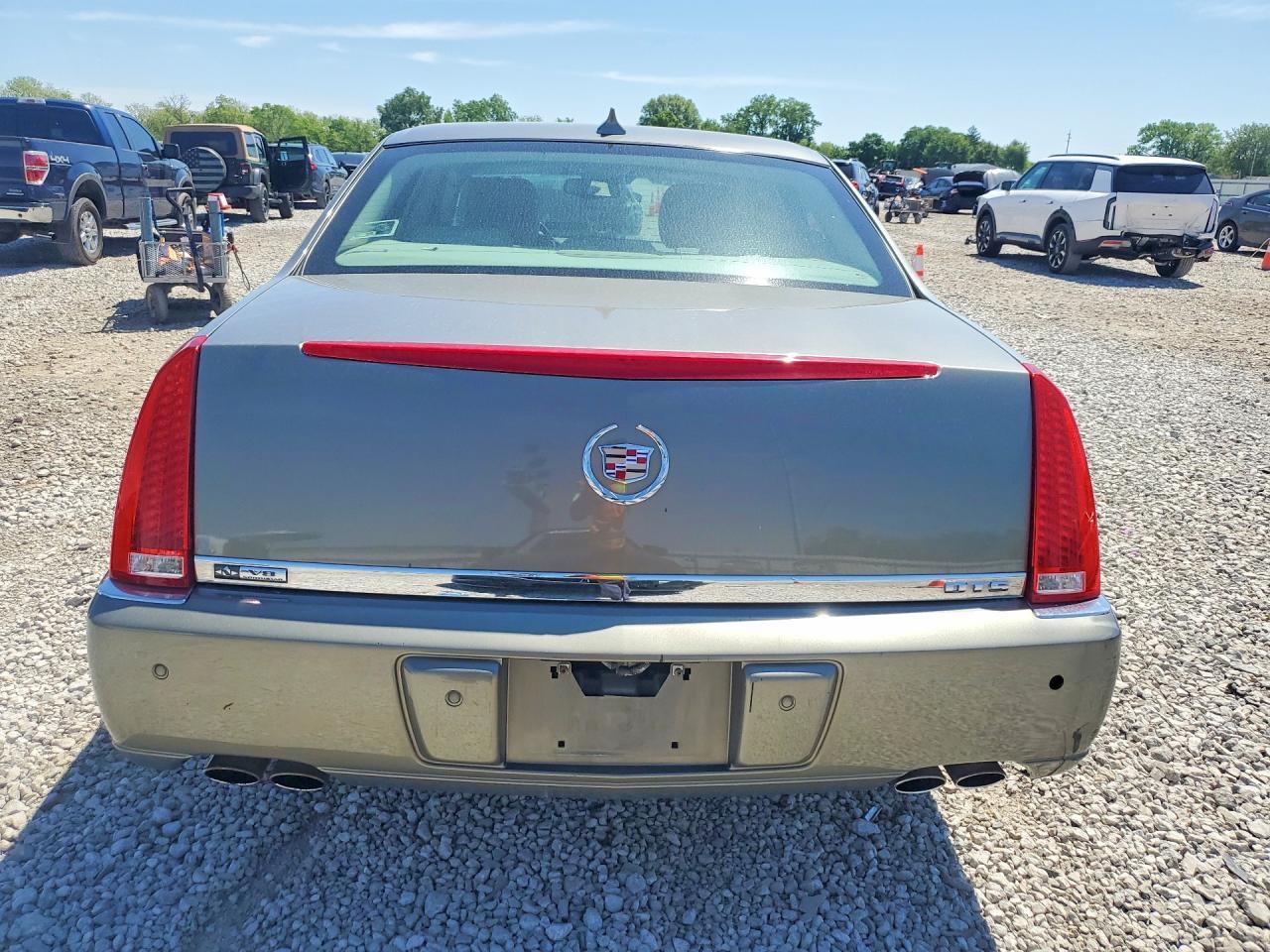 2010 CADILLAC DTS