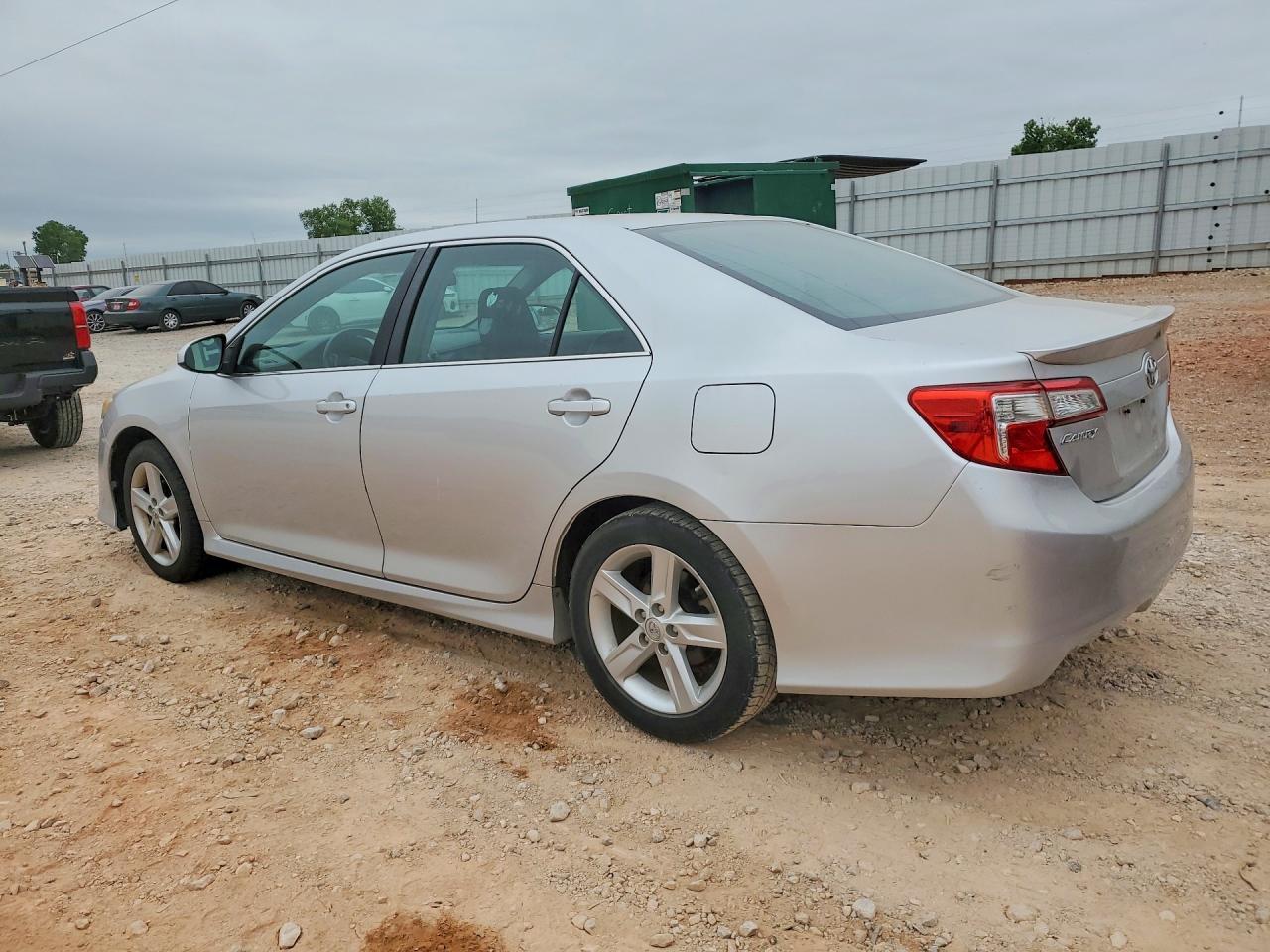 2014 TOYOTA CAMRY