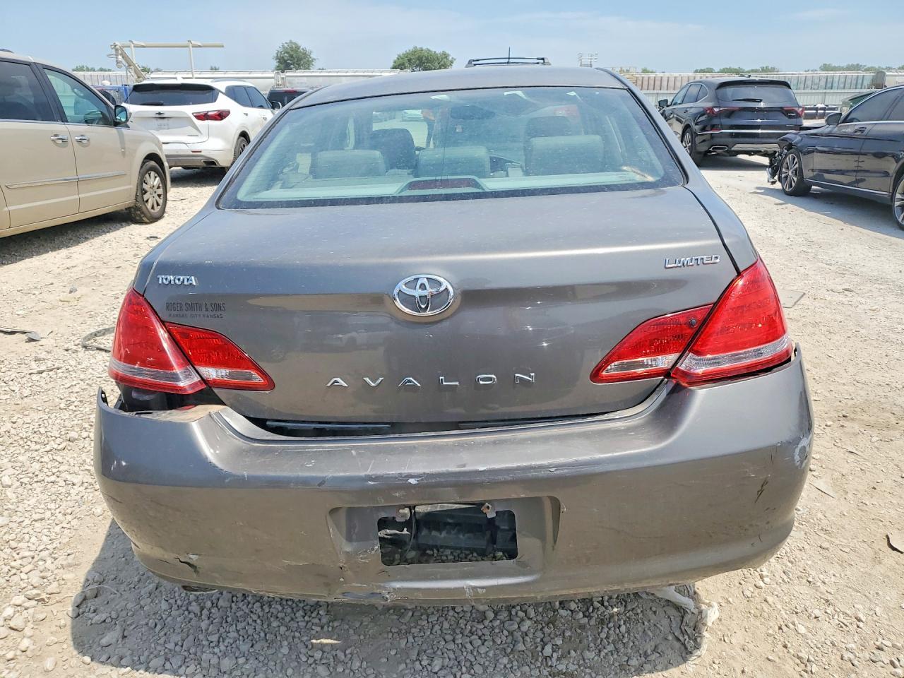 2005 TOYOTA Avalon