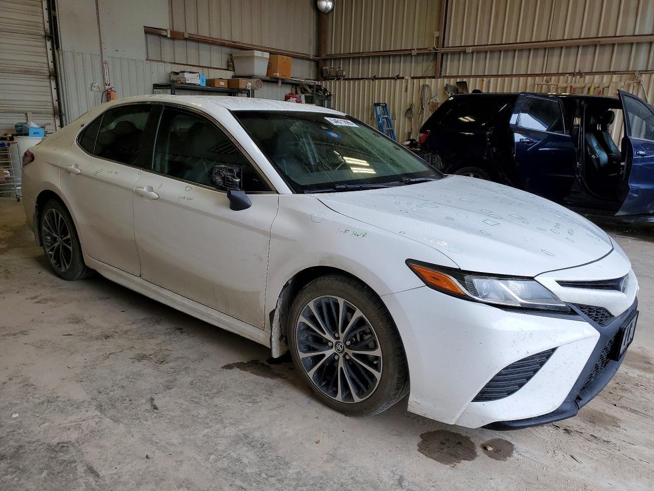 2018 TOYOTA CAMRY