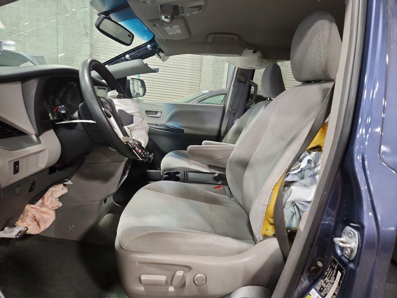2016 TOYOTA SIENNA