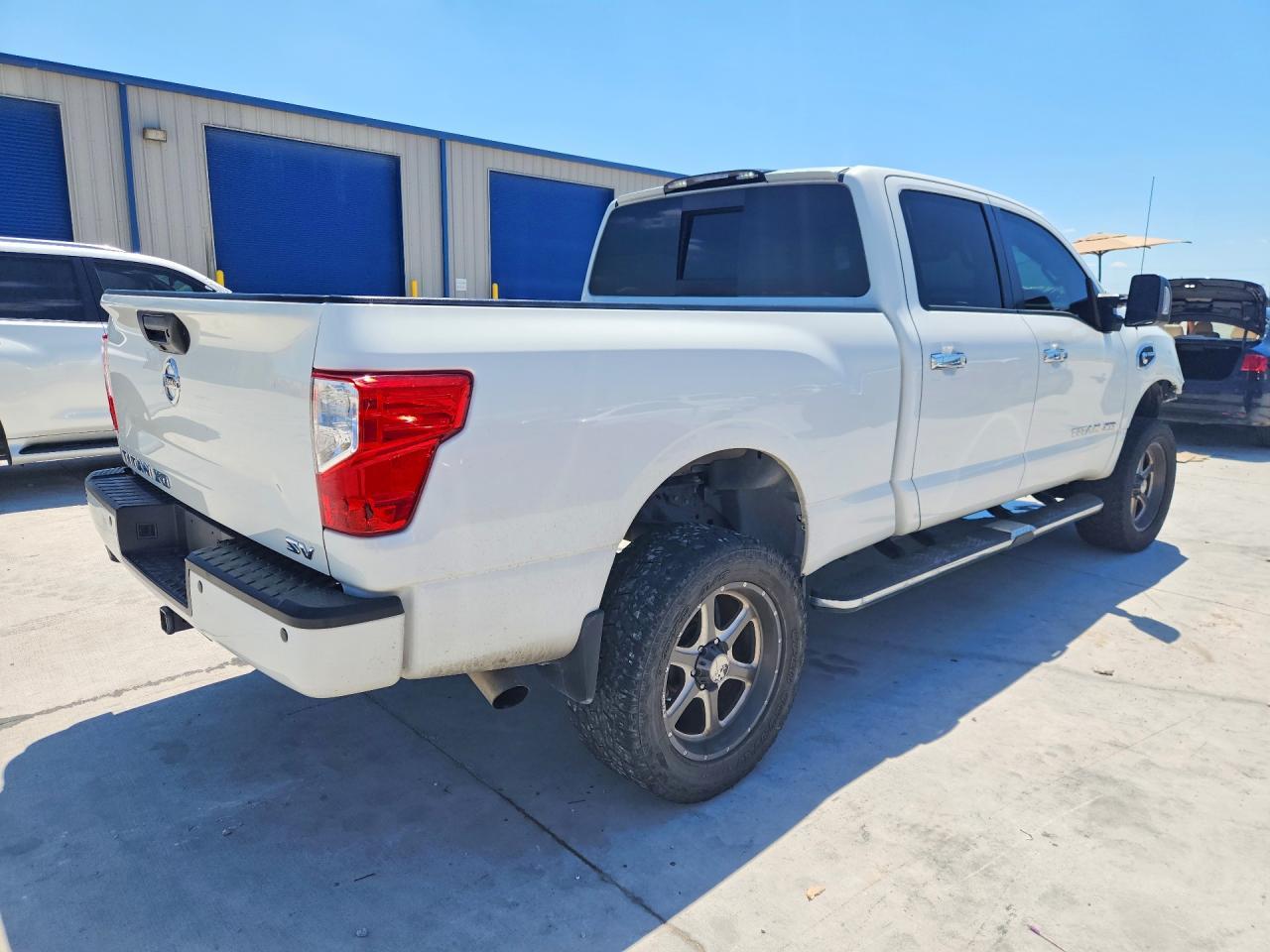 2016 NISSAN Titan